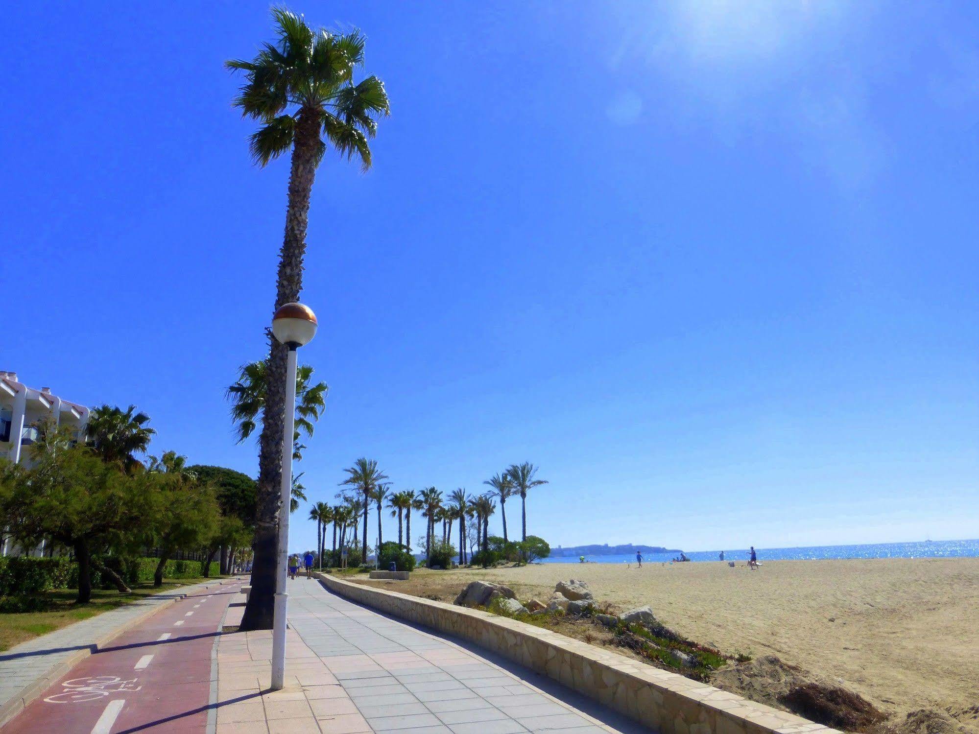 Rentalmar Pins Marina Cambrils Exterior photo
